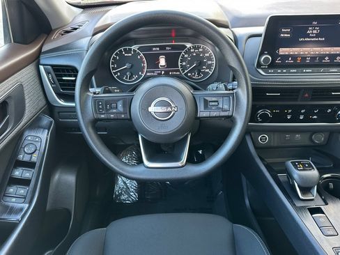 Used 2023 Nissan Rogue S FWD image 17