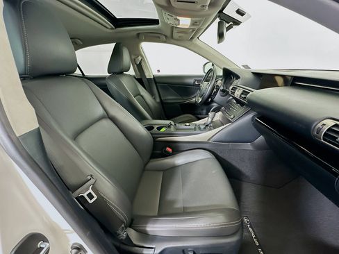Used 2016 Lexus IS 200t RWD image 30