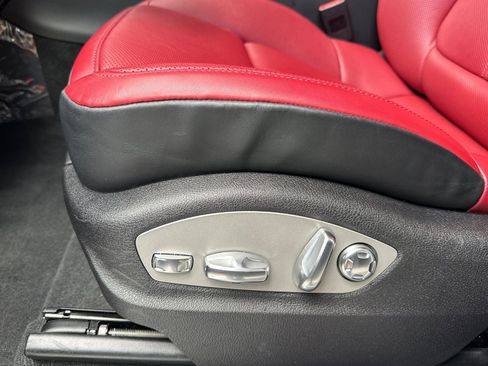 Used 2025 Porsche Macan image 14