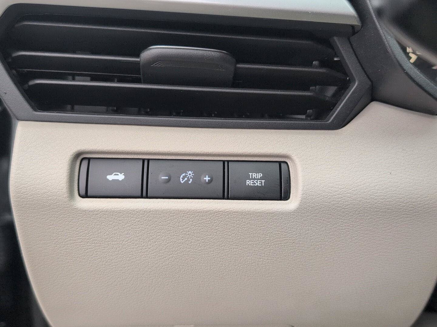 Used 2025 Nissan Altima 2.5 SV FWD image 32