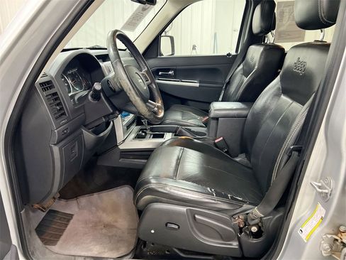 Used 2010 Jeep Liberty Limited image 18