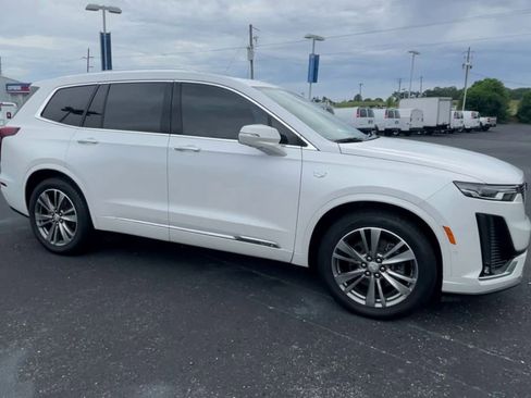 Used 2021 Cadillac XT6 Premium Luxury FWD image 2