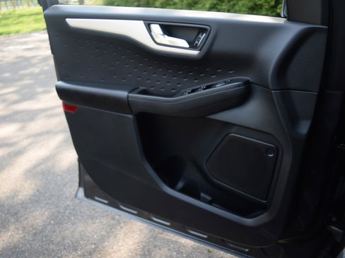 Used 2020 Ford Escape SE Sport FWD image 17