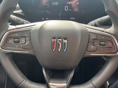 Used 2025 Buick Envista Sport Touring image 25