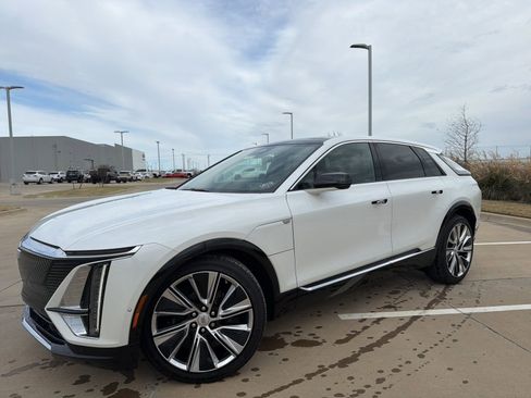 Certified 2024 Cadillac Lyriq Luxury w/ LPO, Floor Liner Package image 6