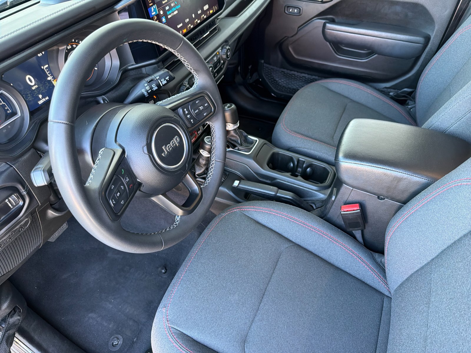 Used 2025 Jeep Wrangler Unlimited Rubicon AWD/4WD image 10