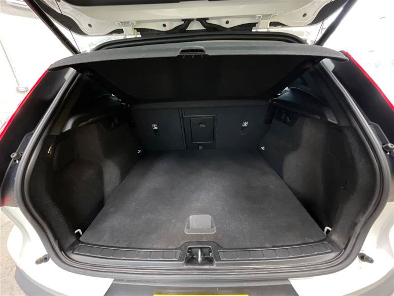 Used 2021 Volvo XC40 T4 Momentum FWD image 23