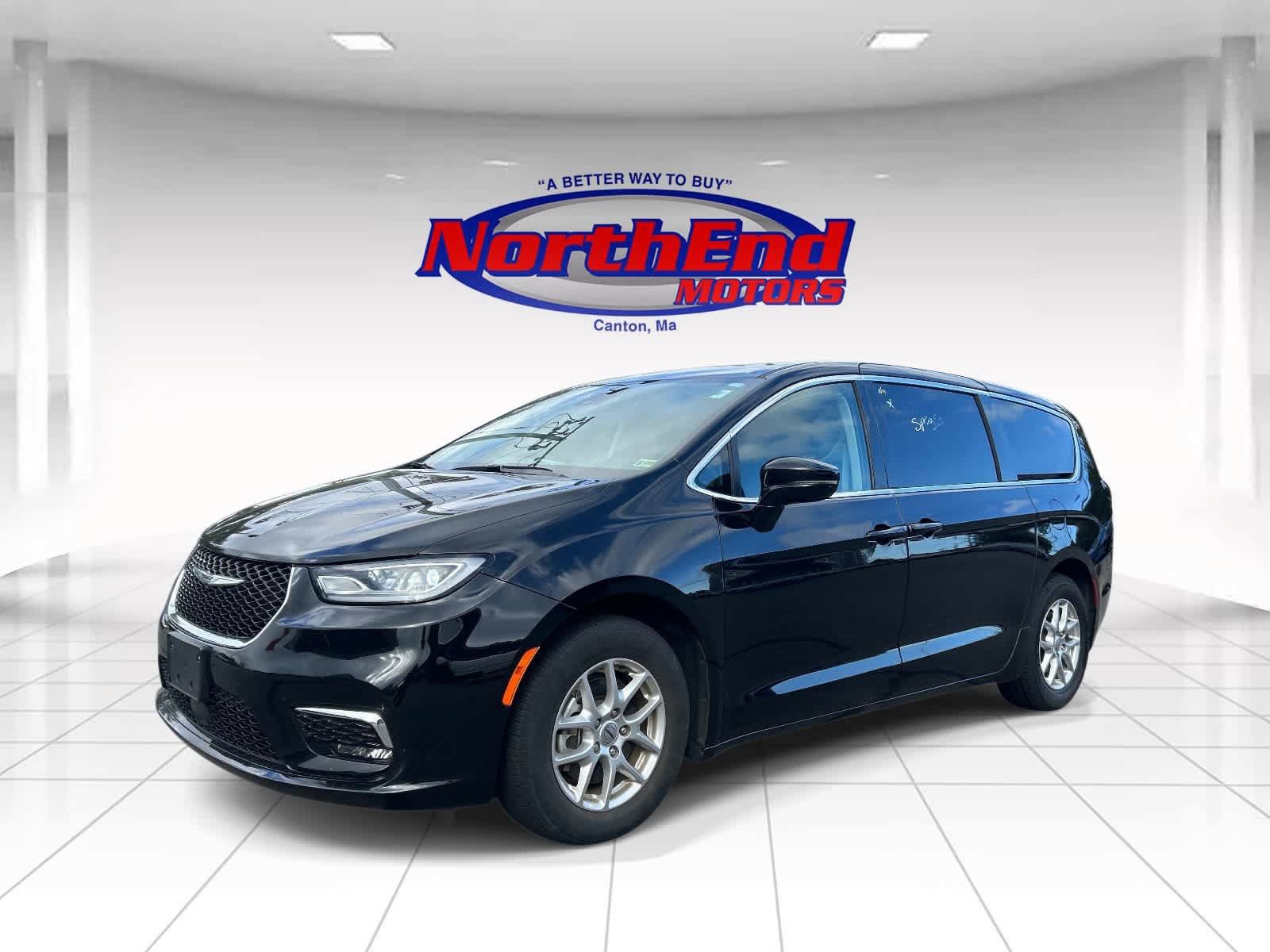 Used 2024 Chrysler Pacifica Touring-L FWD image 7
