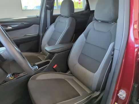 Used 2025 Chevrolet TrailBlazer LT AWD/4WD image 8