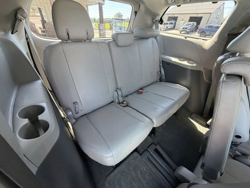 Used 2015 Toyota Sienna XLE Premium FWD image 15