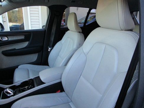 Used 2020 Volvo XC40 T5 Inscription w/ Protection Package Premier image 6