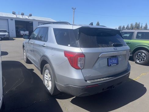 Used 2023 Ford Explorer XLT w/ Class IV Trailer Tow Package image 5