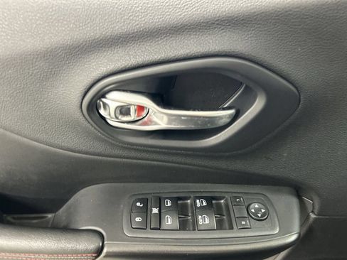 Used 2019 Jeep Cherokee Trailhawk w/ Cold Weather Group AWD/4WD image 11