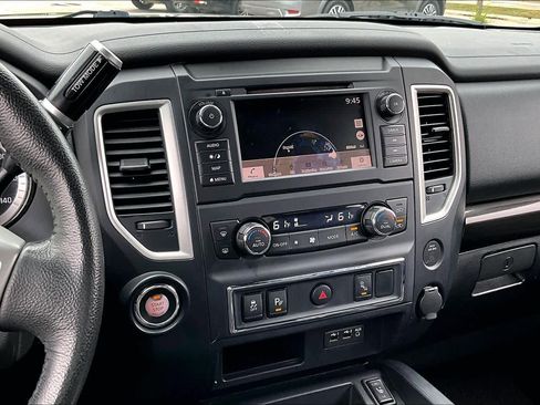 Used 2019 Nissan Titan SV w/ SV Convenience Package image 6