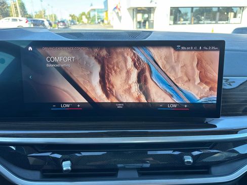 Used 2023 BMW X7 xDrive40i w/ Premium Package image 32