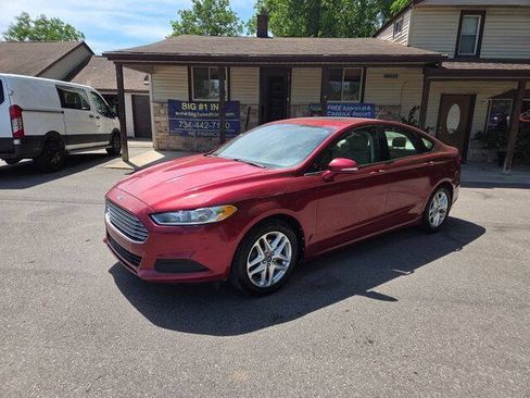 Used 2013 Ford Fusion SE FWD image 2