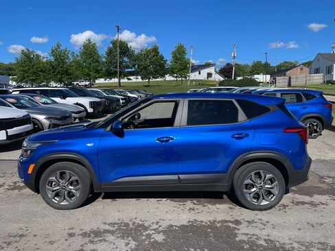 Used 2024 Kia Seltos LX AWD/4WD image 3