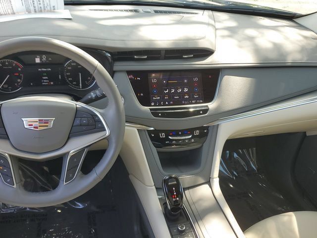 Certified 2023 Cadillac XT5 Premium Luxury w/ LPO, Floor Liner Package AWD/4WD image 20