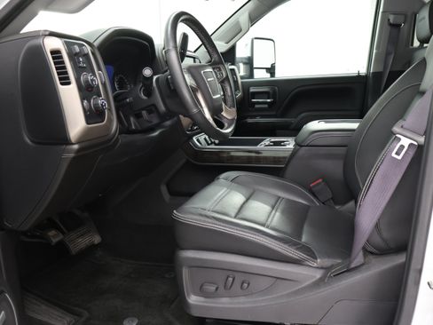 Used 2016 GMC Sierra 2500 Denali w/ Duramax Plus Package AWD/4WD image 8