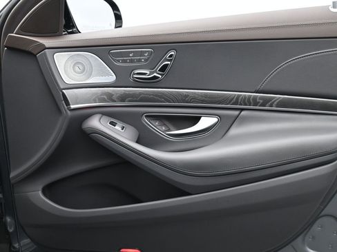 Used 2018 Mercedes-Benz S 560 4MATIC Sedan w/ Premium Package image 23