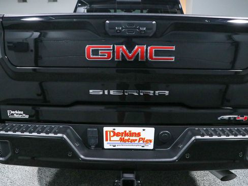 Used 2024 GMC Sierra 2500 AT4 w/ AT4 Premium Plus Package AWD/4WD image 9