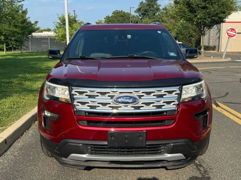 Used 2018 Ford Explorer XLT w/ Equipment Group 202A image 2