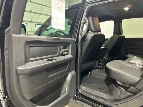 Used 2024 RAM 3500 Tradesman w/ Chrome Appearance Group image 28