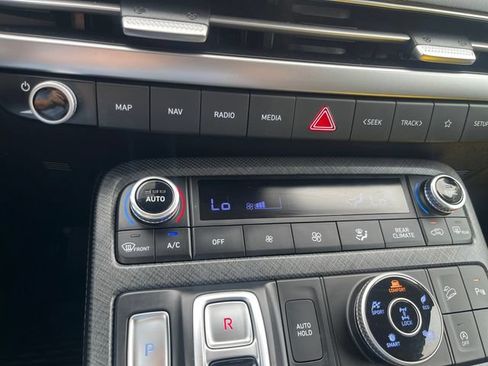 Certified 2025 Hyundai Palisade Limited AWD/4WD image 17
