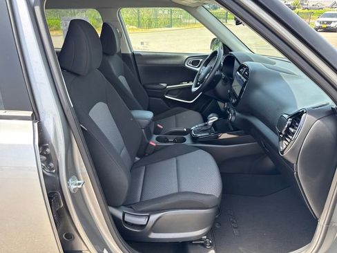 Used 2023 Kia Soul S FWD image 9