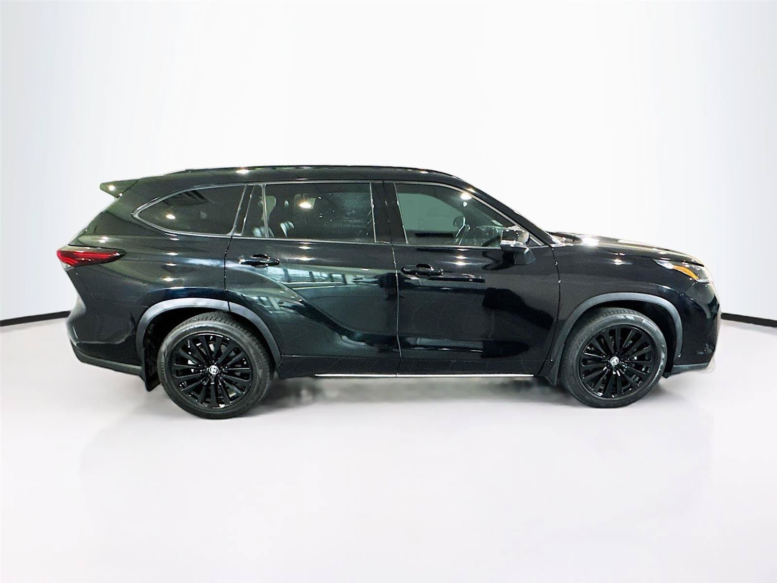 Used 2024 Toyota Highlander XSE FWD image 34