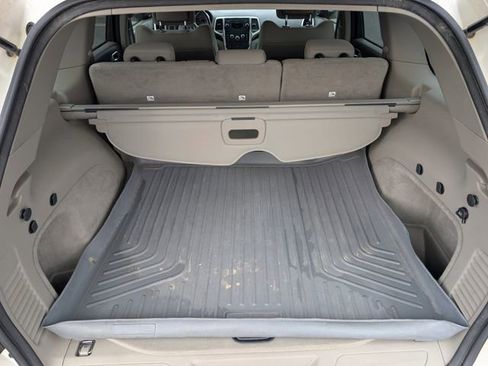 Used 2011 Jeep Grand Cherokee Laredo RWD image 14