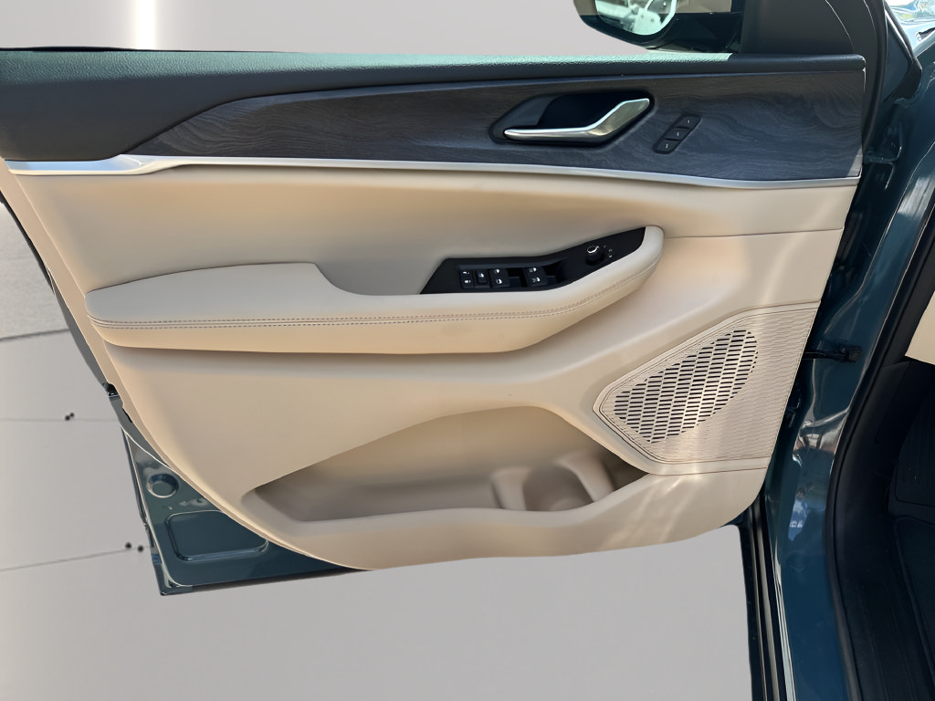 New 2026 Jeep Grand Cherokee Limited w/ Luxury Tech Group II RWD image 19