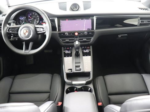 Certified 2025 Porsche Macan AWD/4WD image 21