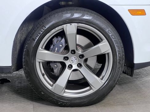 Certified 2023 Porsche Macan Turbo AWD/4WD image 13