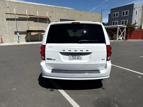 Used 2020 Dodge Grand Caravan SXT FWD image 5