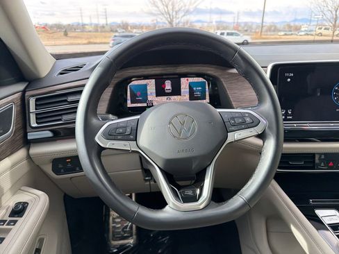 Certified 2025 Volkswagen Atlas SEL Premium R-Line image 17