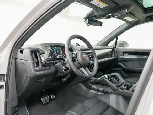 New 2026 Porsche Cayenne GTS AWD/4WD image 4
