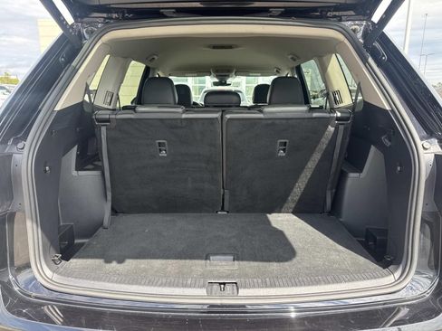 Used 2025 Volkswagen Atlas SE FWD image 8