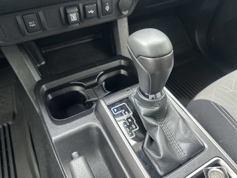Used 2022 Toyota Tacoma TRD Off-Road w/ Black Out Package (TMS) AWD/4WD image 30
