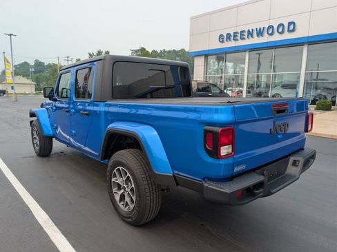 Used 2024 Jeep Gladiator Sport w/ Dual Top Group AWD/4WD image 3