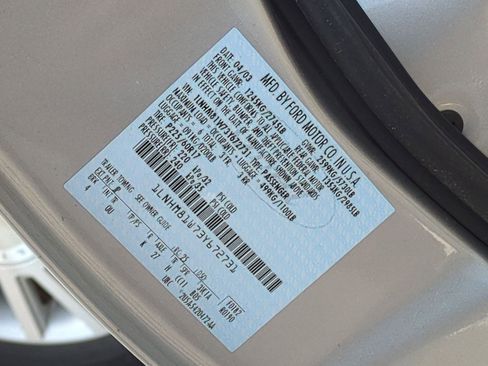 Used 2003 Lincoln Town Car Executive image 34