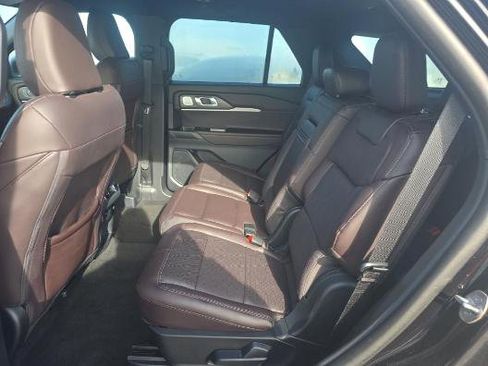 Used 2025 Ford Explorer Platinum image 9