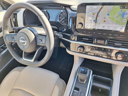 Used 2024 Nissan Pathfinder SL image 30