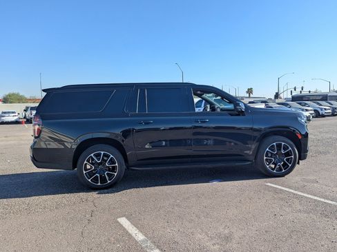 Used 2024 Chevrolet Suburban RST w/ Luxury Package image 5