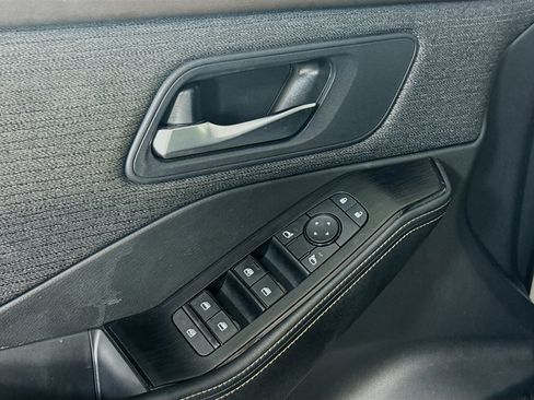 Used 2023 Nissan Rogue SV image 24