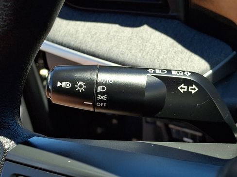 Used 2025 Nissan Kicks SV FWD image 25