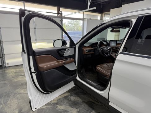 Used 2020 Lincoln Aviator Reserve w/ Equipment Group 201A AWD/4WD image 6