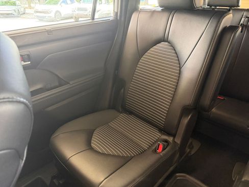 Used 2025 Toyota Highlander XSE AWD/4WD image 42
