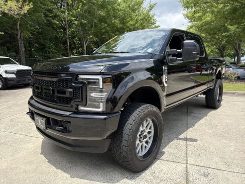 Used 2017 Ford F250 Lariat w/ Lariat Value Package AWD/4WD image 3