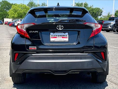 Used 2021 Toyota C-HR LE FWD image 4